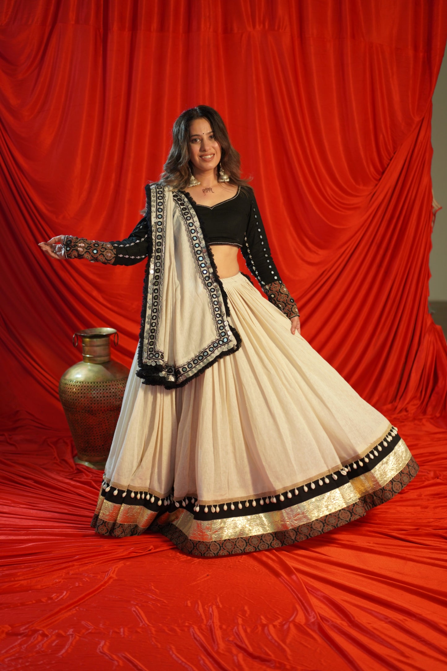 Black & Ivory Jute Navratri Chaniya Choli Set with Boho Mirror Dupatta – GlamGirl Raas2025 Exclusive