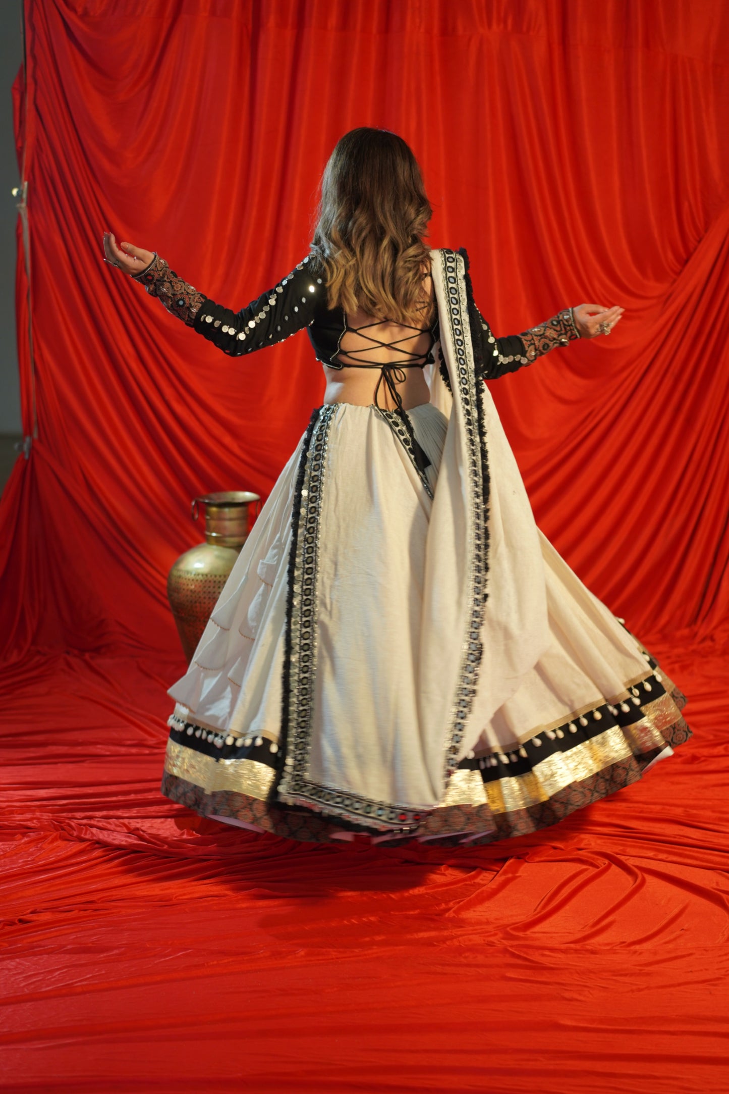 Black & Ivory Jute Navratri Chaniya Choli Set with Boho Mirror Dupatta – GlamGirl Raas2025 Exclusive