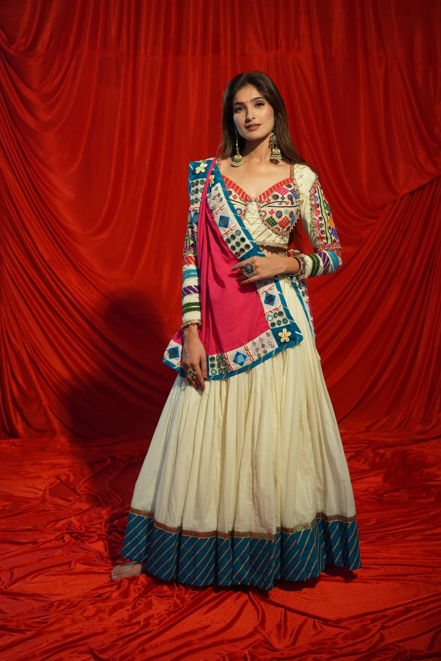 White Mul Cotton Chaniya Choli with Heritage Kachhi Work Blouse & Mirror-Coin Handcrafted Dupatta โ Navratri Raas Collection 2025