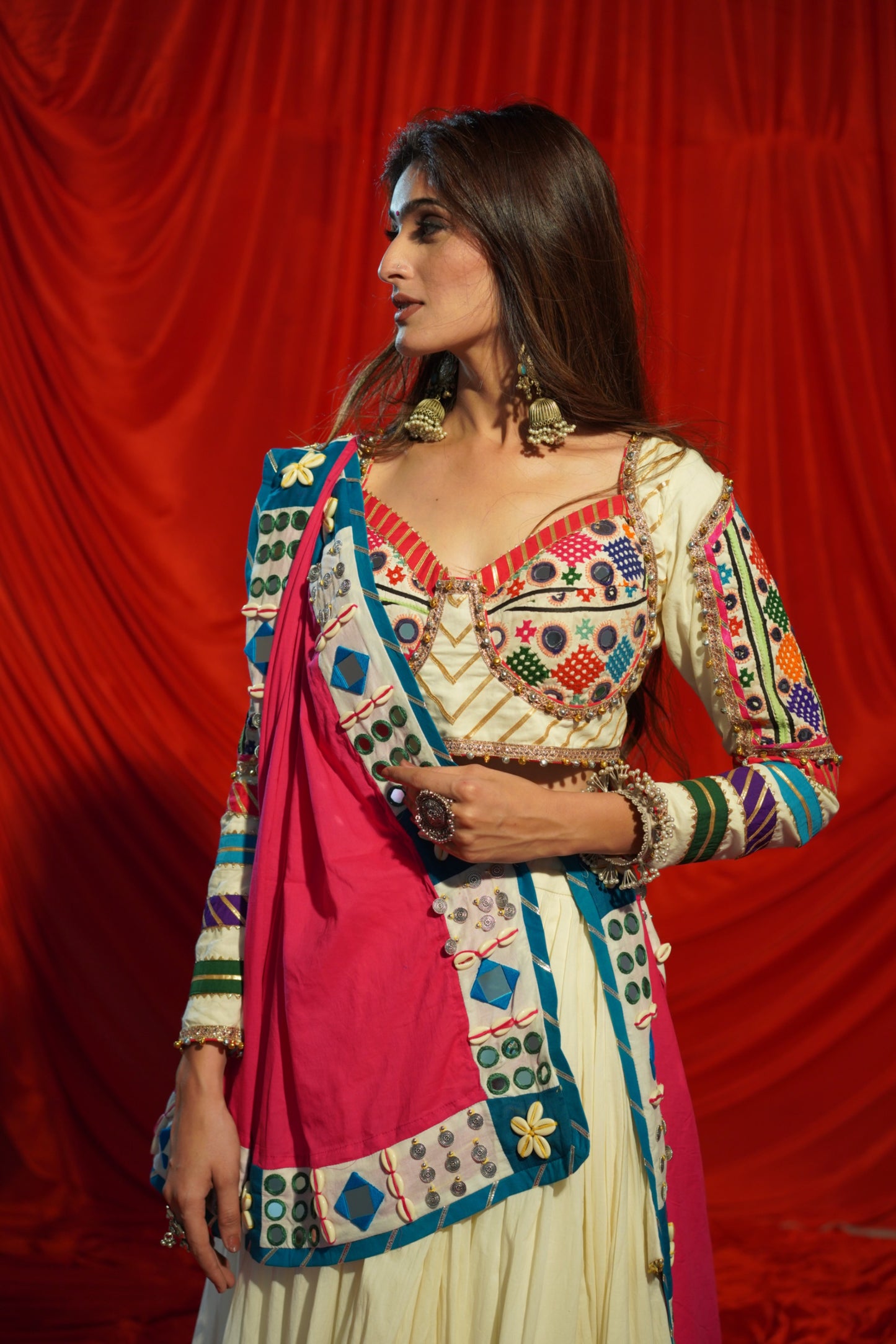 White Mul Cotton Chaniya Choli with Heritage Kachhi Work Blouse & Mirror-Coin Handcrafted Dupatta โ Navratri Raas Collection 2025