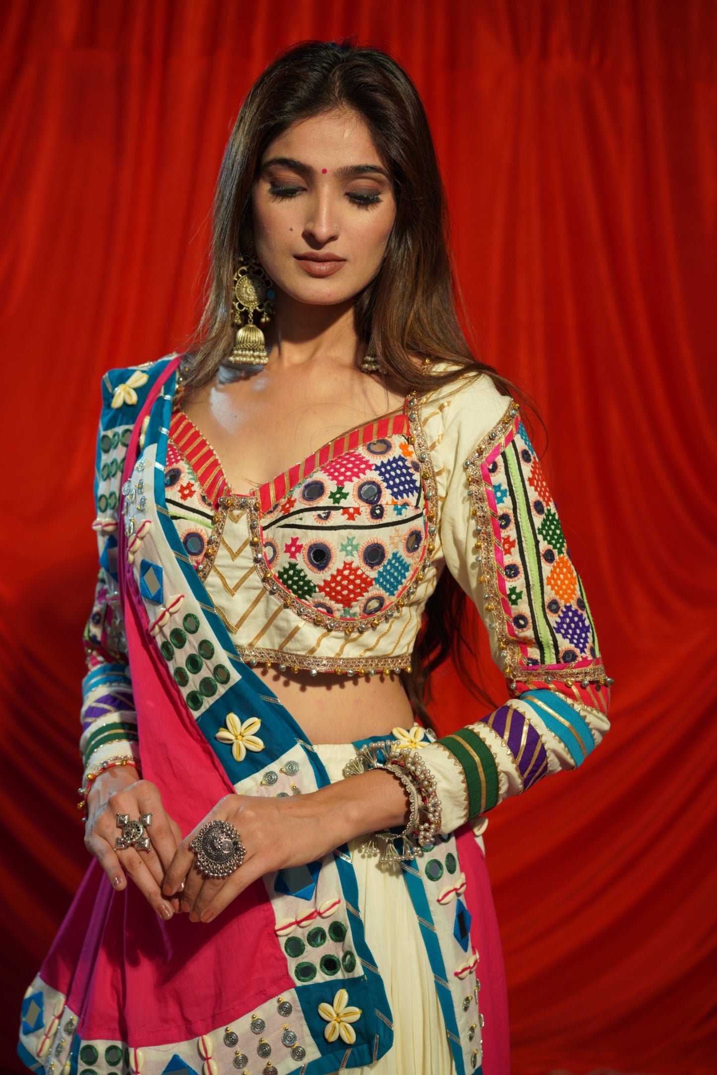 White Mul Cotton Chaniya Choli with Heritage Kachhi Work Blouse & Mirror-Coin Handcrafted Dupatta โ Navratri Raas Collection 2025