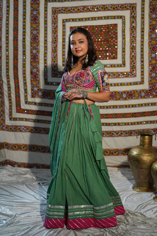 Kutchi Heritage Green & Rani Pink Mirror Work Chaniya Choli – Navratri 2025 Exclusive