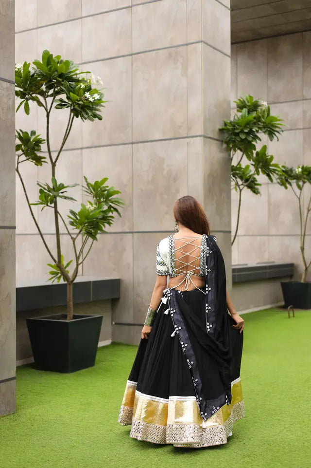 Raas | Classic Black & White Chaniyacholi