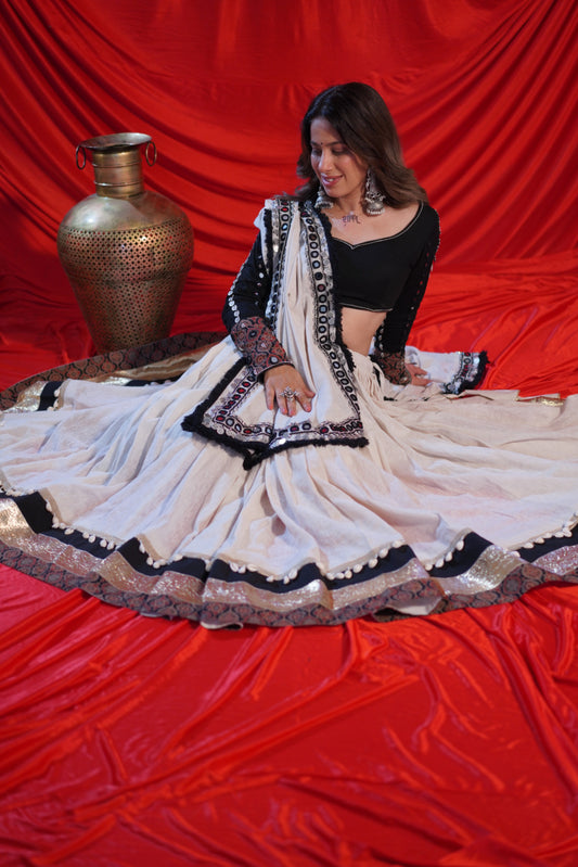 Black & Ivory Jute Navratri Chaniya Choli Set with Boho Mirror Dupatta – GlamGirl Raas2025 Exclusive