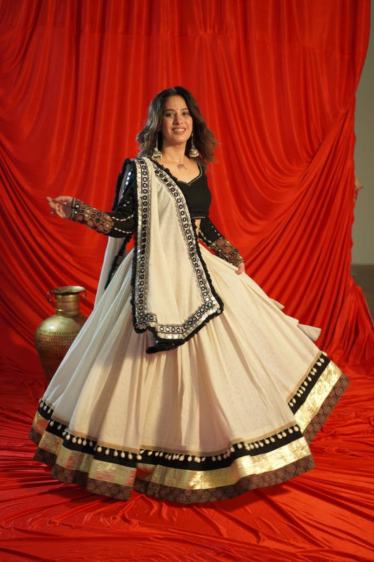 Black & Ivory Jute Navratri Chaniya Choli Set with Boho Mirror Dupatta – GlamGirl Raas2025 Exclusive