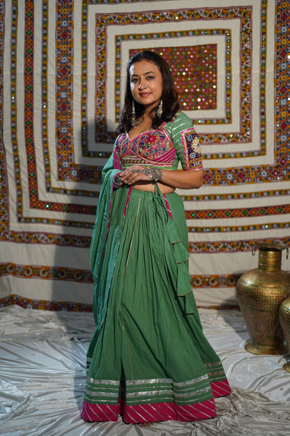 Kutchi Heritage Green & Rani Pink Mirror Work Chaniya Choli – Navratri 2025 Exclusive