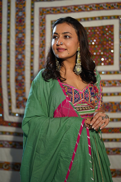 Kutchi Heritage Green & Rani Pink Mirror Work Chaniya Choli – Navratri 2025 Exclusive